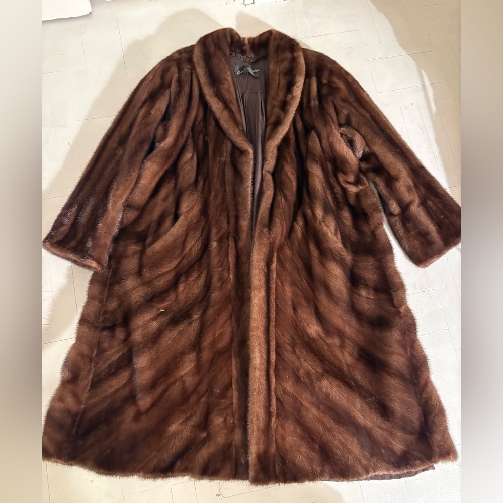 Luxurious Brown mink Coat genuine from a famous Furrier